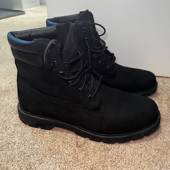 Black Timberlands - Picture 1 of 4
